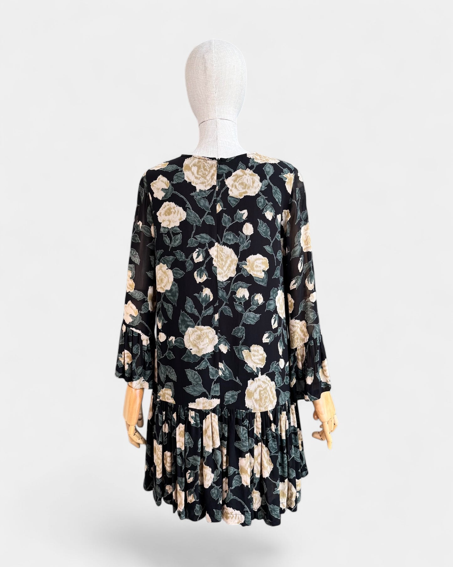 Robe noire à fleurs en chiffon fluide Ganni , S