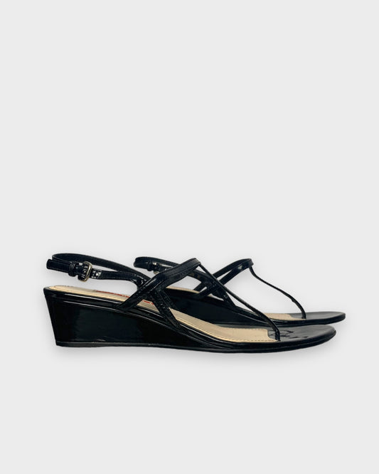 Sandales noires, Prada