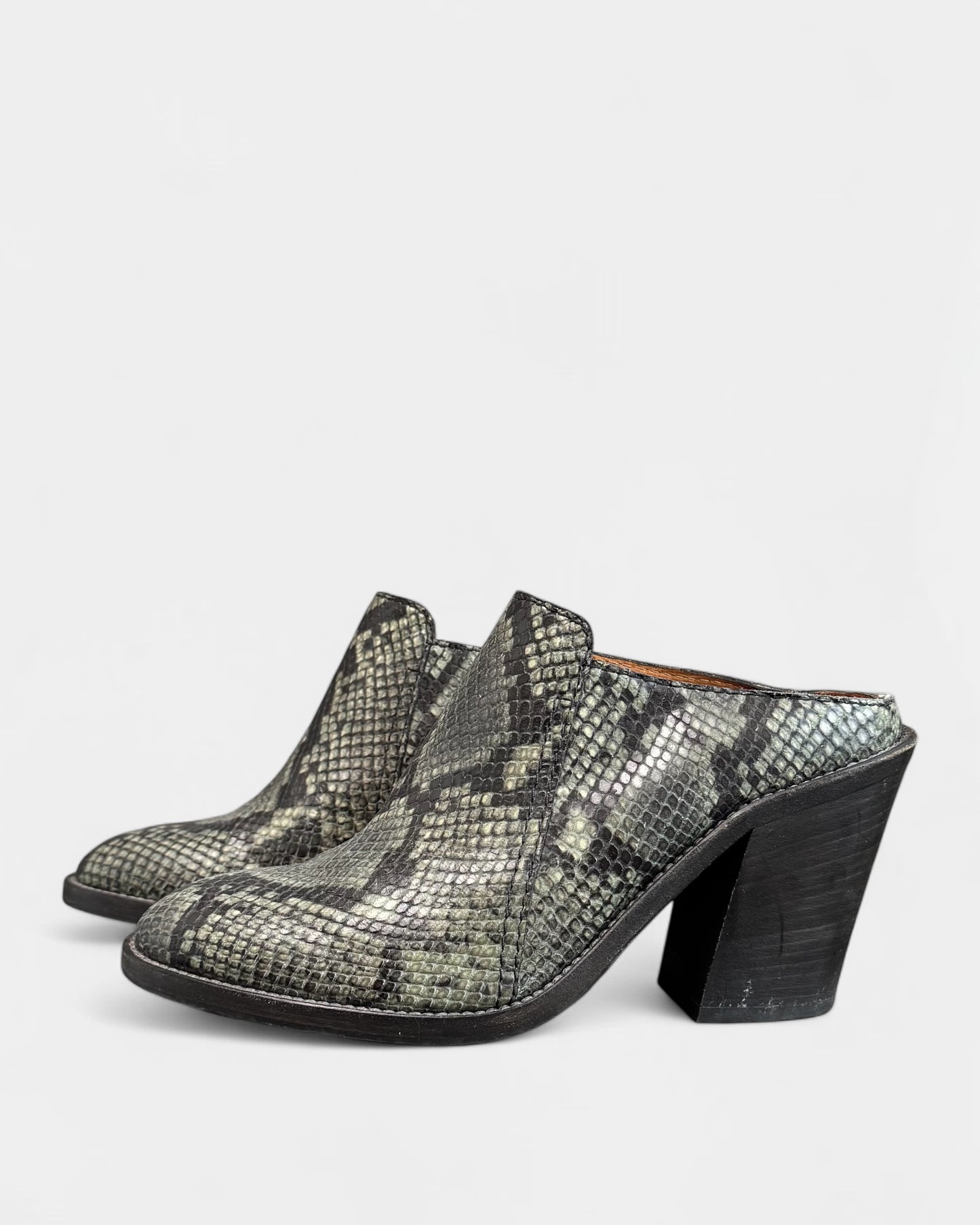 Mules en cuir effet python vert Aquatalia, 8.5