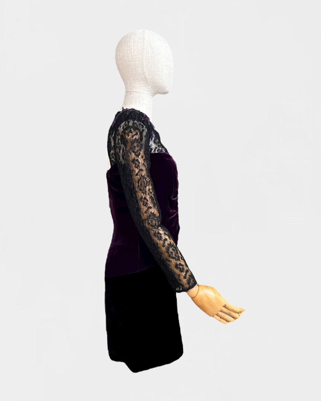 Dundas lace and velvet dress, size 40.